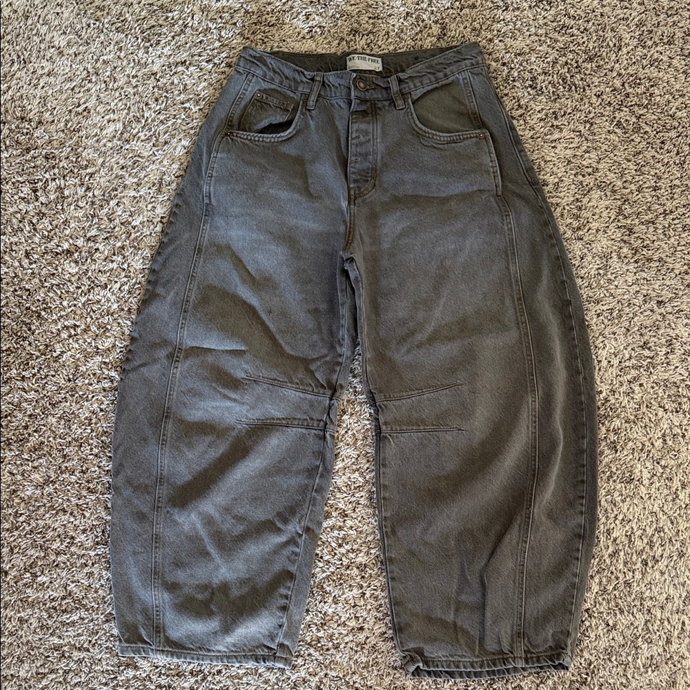 FREE PEOPLE WE THE FREE GOOD LUCK MID-RISE BARREL JEANS - ARCHIVE GREY